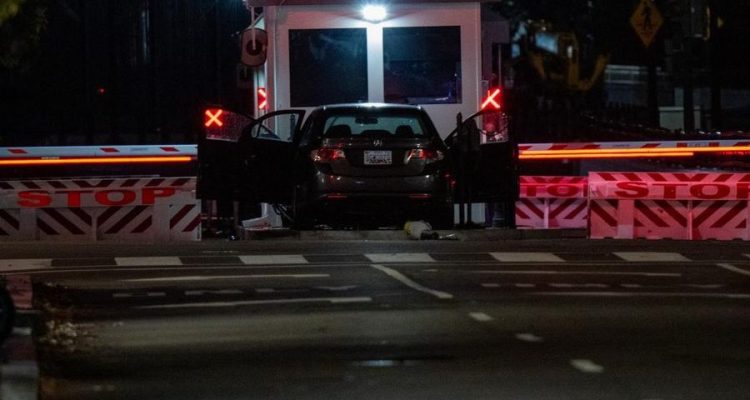 Heboh! Mobil Tabrak Gerbang Gedung Putih, Polisi Langsung Amankan Pelaku
